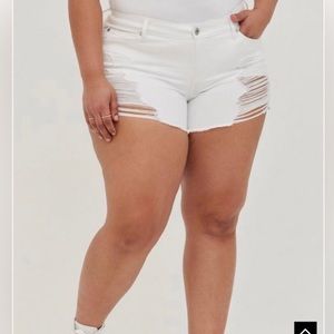 Torrid distressed bombshell white jean shorts size 16